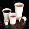 Устранимые изготовленные на заказ сгущенные чашки офиса выпивая завертывают кофейные чашки в бумагу